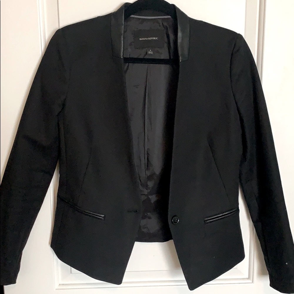 Tailored blazer with leather accents
